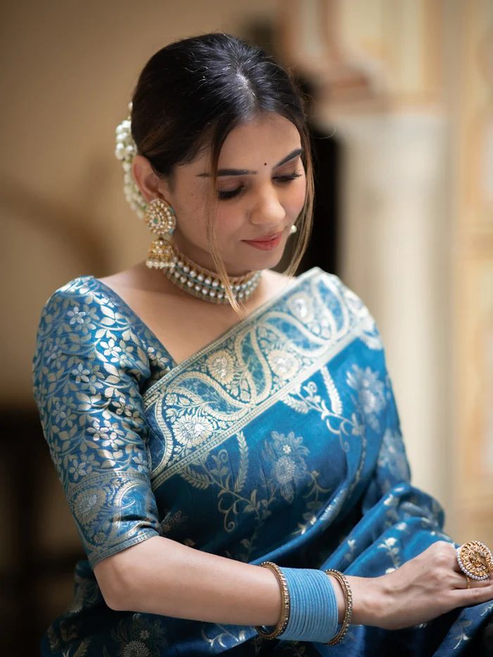 Hema RamaGreen Banarasi Silk Saree WIth Fabulouse Blouse Piece