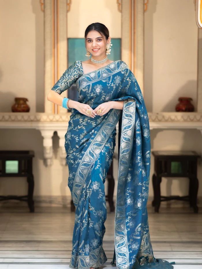 Hema RamaGreen Banarasi Silk Saree WIth Fabulouse Blouse Piece