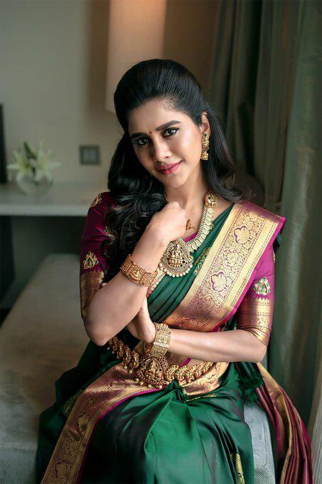 Valiba Attractive Silk Royal Bottle Green Color Jacquard Silk Sarees