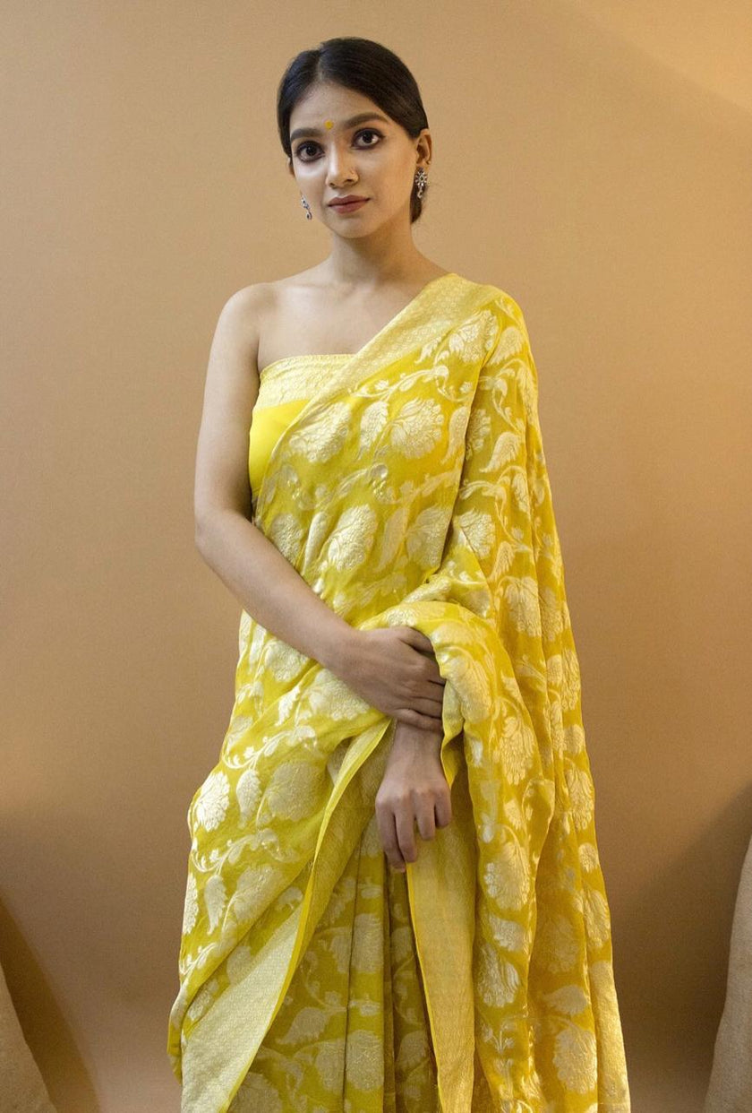 Valiba Lichi  Gold Silk With Wiving And Nice Extra Ordnary Latest Sarees