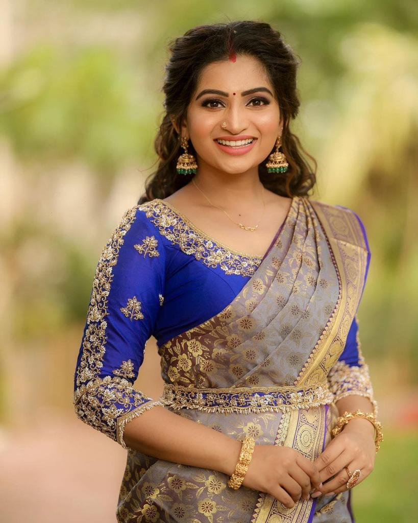 Gery Color With blue Blouse Golden Fulda Soft Silk Kantivati Saree Weaving