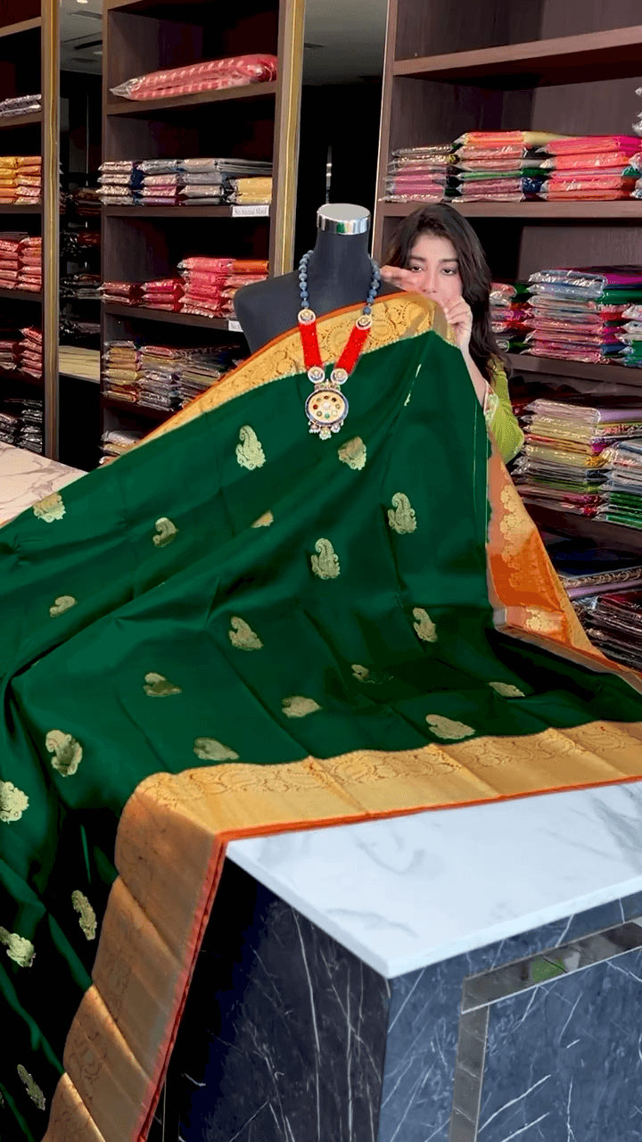 Impressive Dark Green Soft Banarasi Silk Saree With Lovely Blouse Piece