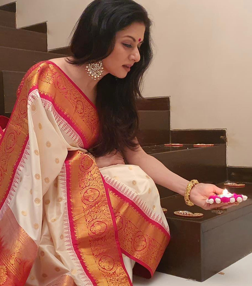 Ointmen White  Banarasi Silk Saree
