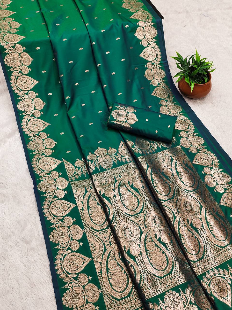 Royal Bottle Green Kanjivaram Silk Saree – Traditional Zari Border for Weddings