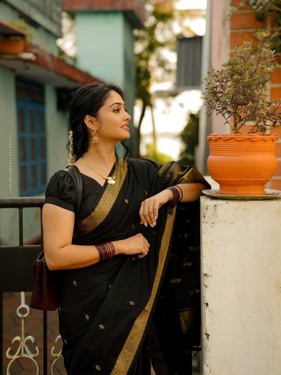 Elegant Black Banarasi Silk Saree with Classic Gold Zari Border | Timeless Traditional & Festive Wear