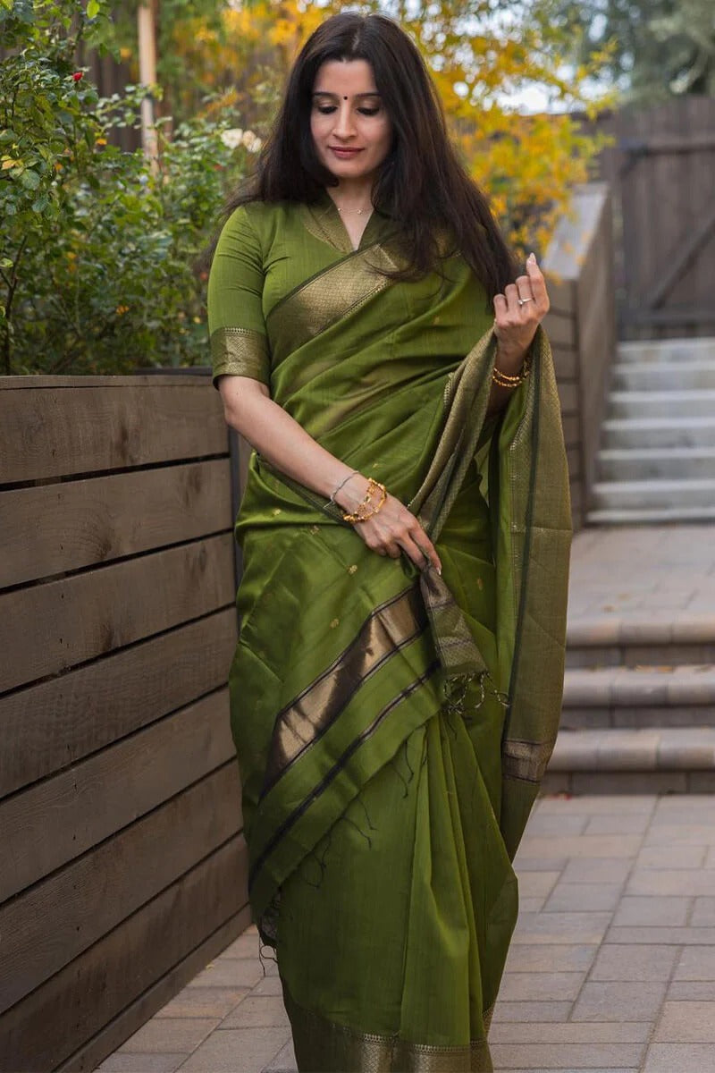 Kamini – Green Linen Silk Saree with Jacquard Weaving Detail